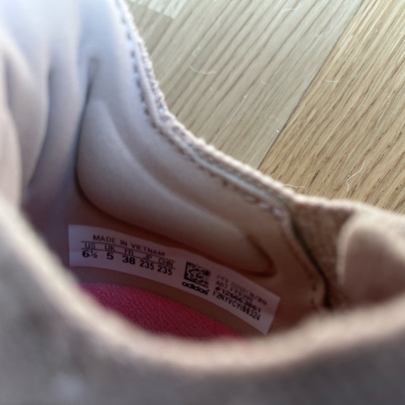 Nike Ultra Boost Running Show - size 6.5 - Picture 2 of 7